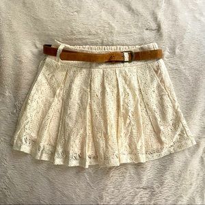 Size 2 crème skirt with brown belt
